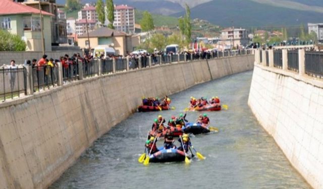 Hakkari Yüksekova'da rafting heyecanı