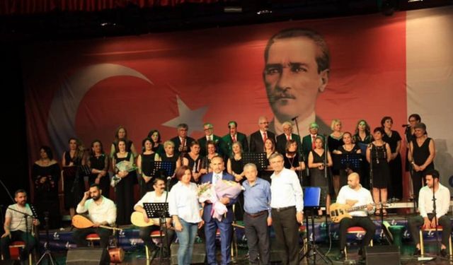 İzmir Güzelbahçe Türk Halk Müziği Korosu’ndan muhteşem konser