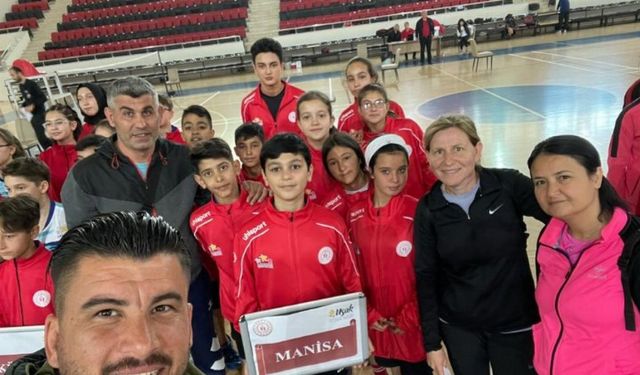 Manisalı badmintoncular çeyrek finalde