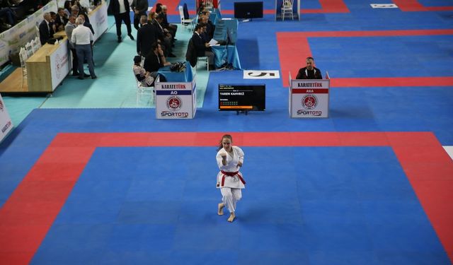 Türkiye Ümit, Genç ve 21 Yaş Altı Karate Şampiyonası Sakarya'da başladı