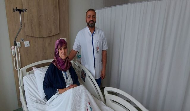 Bursa'da ameliyat edilen yaşlı kadının safra kesesinden…