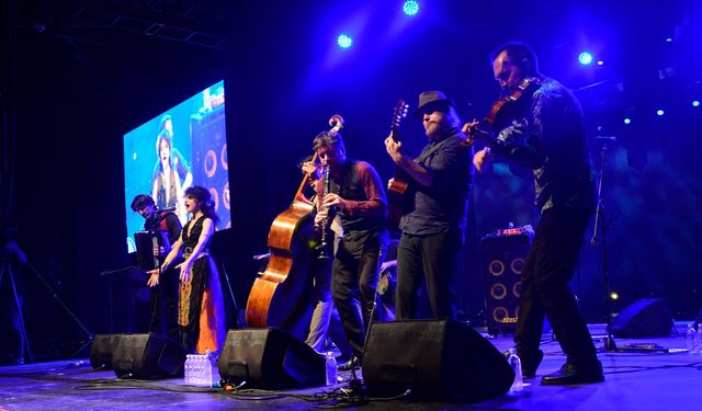 Bursa Festivali'nde Barcelona Gipsy Balkan Orkestrası