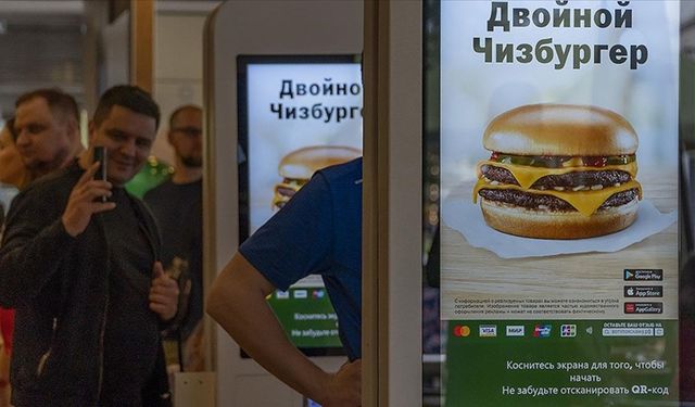 Rusya'da McDonald's yeni ismi ile açıldı