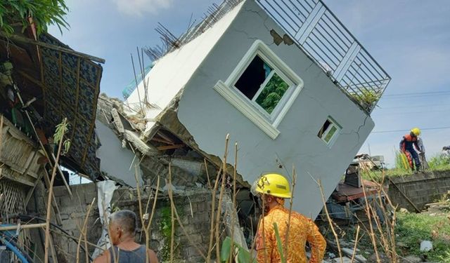 Filipinler'de 7.1 büyüklüğünde deprem: Ölü ve yaralılar var