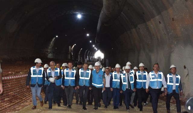 Osmaneli-Bursa-Bandırma-Balıkesir Hızlı Tren Hattı T04 Tüneli Işık Görme Töreni Düzenlendi