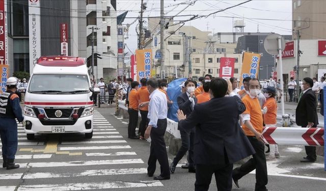 Japonya'da eski Başbakan Abe'ye suikast girişimi