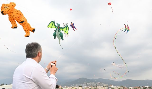 Bursa'da Zafer Coşkusu Göklere Yansıdı