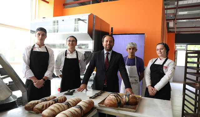 Bursa'da Marka tescilli meslek lisesi fırını, ekmeğin "Ar-Ge merkezi" oldu