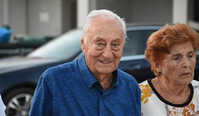 Ünlü sunucu Halit Kıvanç 97 yaşında yaşamını yitirdi