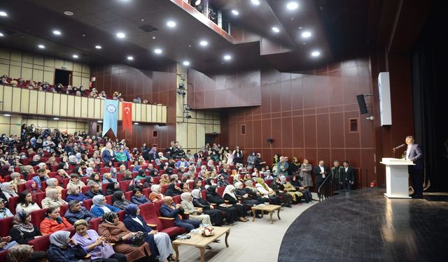 Yıldırım'da Saliha Erdim’in Katıldığı Konferans İlgi Çekti