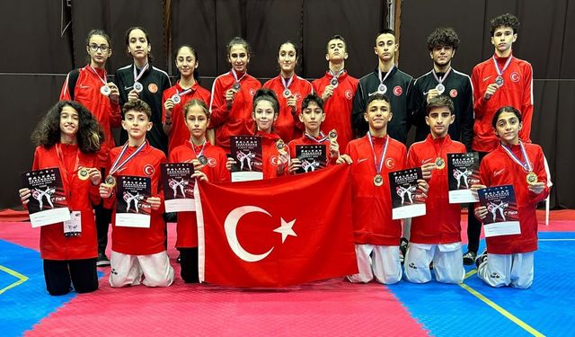 Bursa'lı Sporcular Arnavutluk'ta Büyük Başarı Kazandı