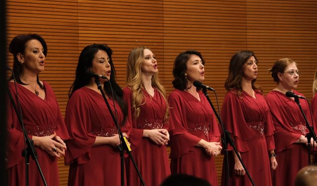 Bursa'da Cumhuriyet'in 100'üncü Yılı Şarkılarla Kutlandı