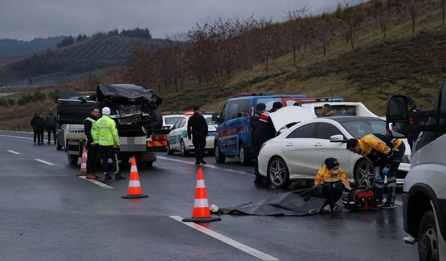 Bursa'da otoyolda zincirleme kaza: 4 ölü, 6 yaralı