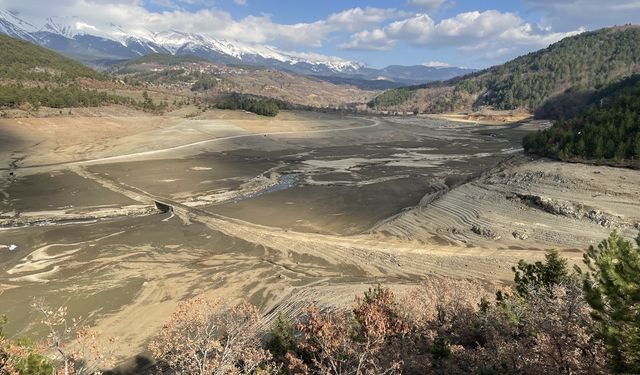 Bursa'nın su kaynağı Nilüfer Barajı kurudu