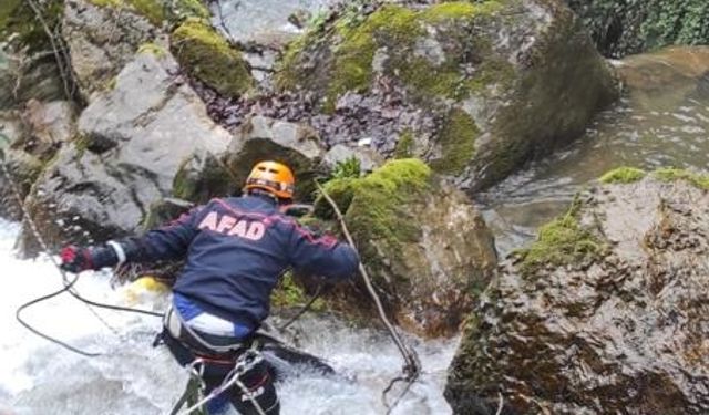 Bursa'da dereye düşen kadın ve onu kurtarmak için atlayan babası hayatını kaybetti