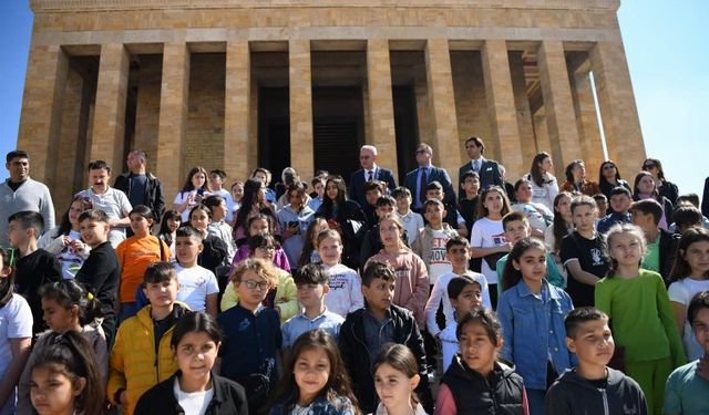 100. yılda 100 Keşanlı çocuk Ata'nın huzurunda