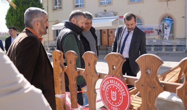 Başkan Işık yeleğini giyip, imalathaneye girdi