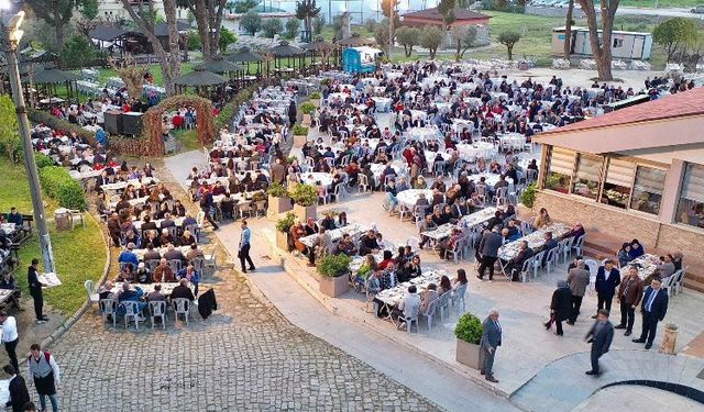 Bergama'da 2 bin kişi ile iftar sofrası