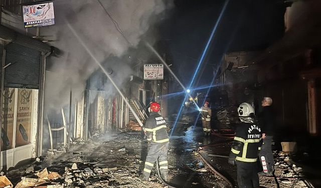 Hatay'daki yangını söndüren 3 ilin ekibi birlikte sahur yaptılar