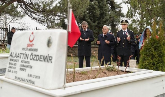 Kütahya'da Polis ve Hava Şehitleri unutulmadı