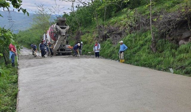 Kuylu Karaağaç yolu beton ile buluşuyor