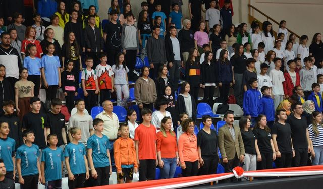 Balıkesir'de amatör spor kulüplerine ayni ve nakdi yardım yapıldı