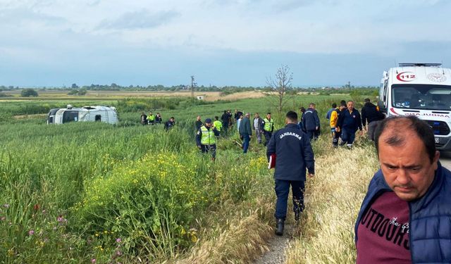 Bursa'da tarlaya devrilen işçi servisindeki 8 kişi yaralandı