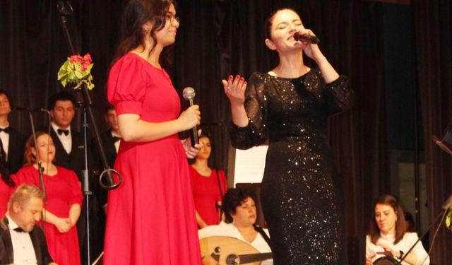 Çınarcık Atatürk Anadolu Lisesi öğrencileri sanat müziği konserinde sahne aldı