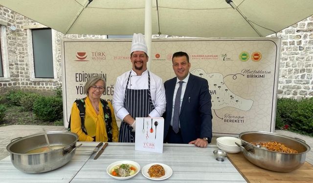 Edirne'de Türk Mutfağı Haftası etkinliğinde vatandaşlara yöresel yemekler ikram edildi