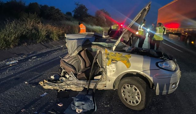 Tekirdağ'da otomobil ile kamyonetin çarpıştığı kazada nişanlı çift hayatını kaybetti