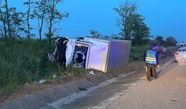 Tekirdağ'da otomobil ile kamyonetin çarpıştığı kazada nişanlı çift hayatını kaybetti