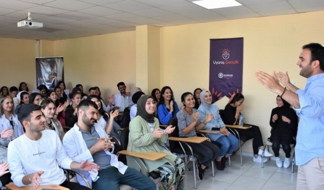 Diyarbakır'da öğrencilere motivasyon semineri