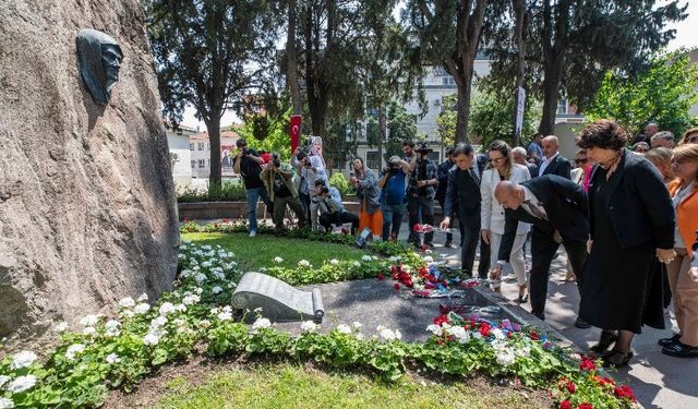 Zübeyde Hanım İzmir’de kabri başında anıldı