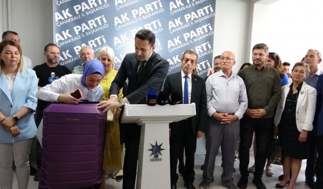 AK Parti Çanakkale İl Başkanı Makas'tan Belediye Başkanı  Gökhan'a bavullu cevap