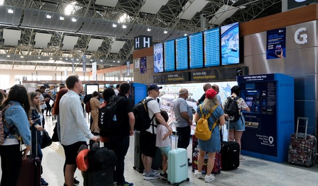 Sabiha Gökçen Havalimanı'nda Kurban Bayramı yoğunluğu başladı