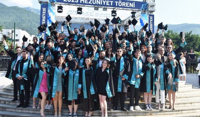 Bursa Teknik Üniversitesi mezunlarını uğurladı