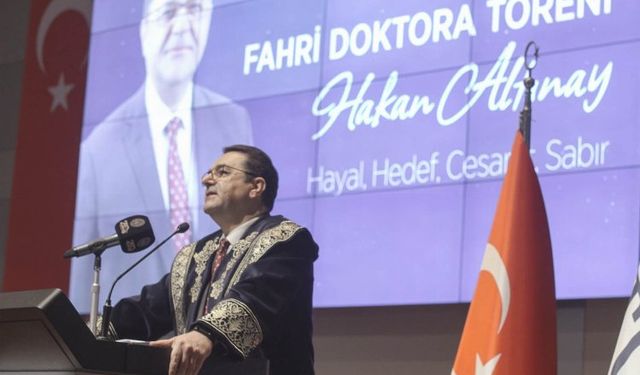 Robotik ve yazılımın yıldızı Hakan Altınay'a fahri doktora