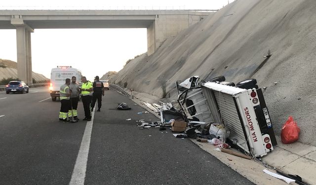 Bursa'da Kamyonet İle Tır Çarpıştı! 1 Ölü 1 Yaralı