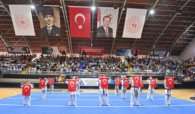 Balıkesir'de yaz spor okulları için açılış töreni yapıldı