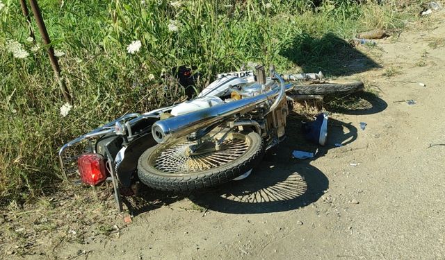 Bursa'da kamyonete çarpan motosikletin ağır yaralanan sürücüsü hastanede hayatını kaybetti