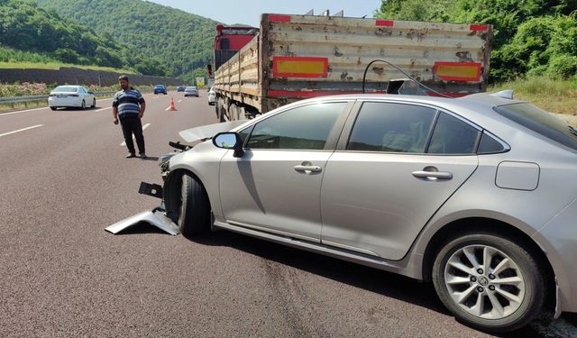 Orhangazi'de tıra çarpan otomobilin sürücüsü yaralandı