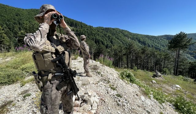 Uludağ'da orman yangınlarına karşı özel harekat ekipleri devriye geziyor