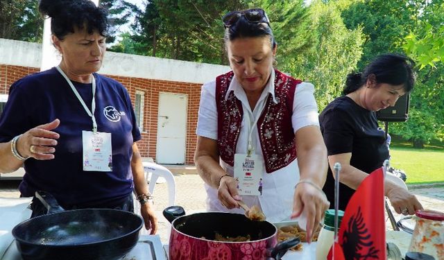 Uluslararası dansçılar Bursa'da bu kez mutfakta ter döktü