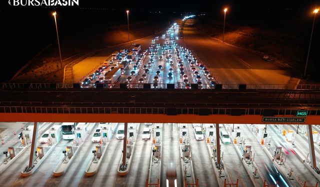 Bursa otoyol gişelerinde tatilcilerin dönüş yoğunluğu