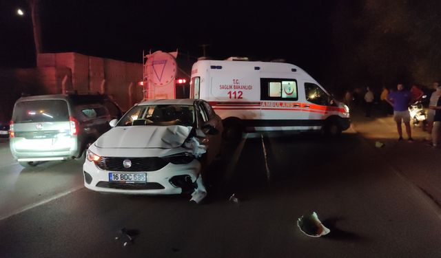 Bursa'da Otomobil ile Motosiklet Çarpıştı! 2 Yaralı