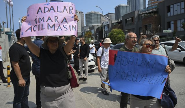 Adalar sakinleri askıya çıkarılan imar planlarına itiraz etti