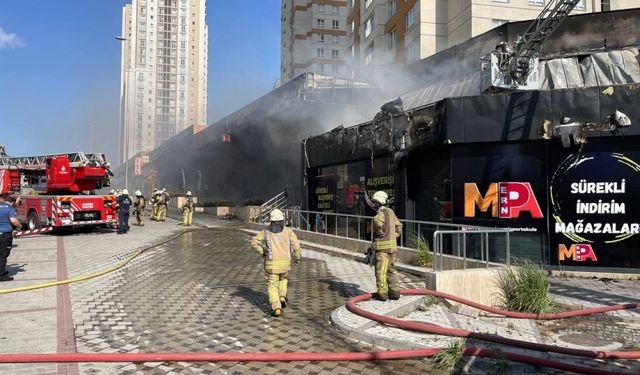 Avcılar'da iş yerinde çıkan yangın söndürüldü