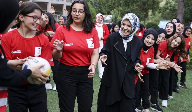 Bakan Göktaş Türk Kızılay Heybeliada Gençlik Kampı'nın kapanışında konuştu: