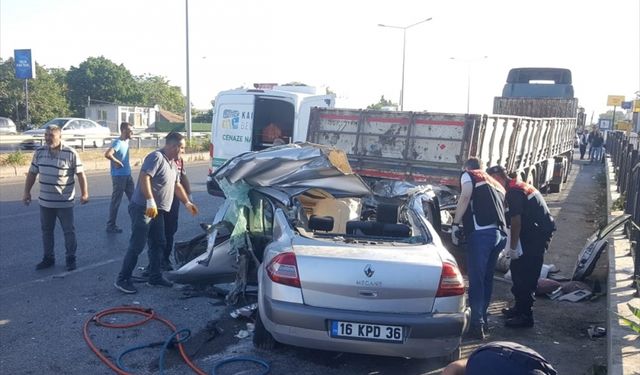 Bursa'da tıra çarpan otomobildeki 4 kişi öldü, 2 kişi yaralandı