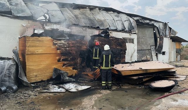 Bursa'da yapı malzemeleri üreten fabrikada çıkan yangın söndürüldü